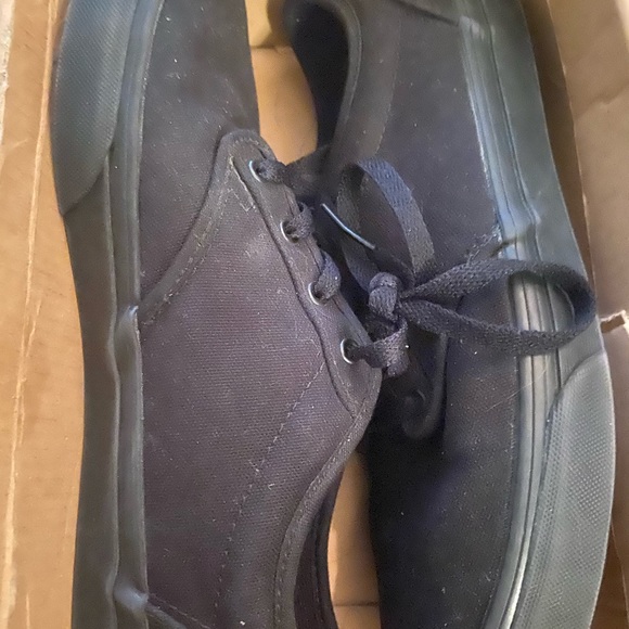 Black vans - Picture 2 of 4